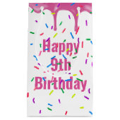 9. Geburtstag Sprinklen auf rosa Icing Kleine Geschenktüte (Vorderseite)