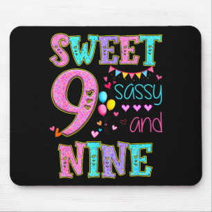 9 Jahre alte süße Sy und neun Geburtstagsmädchen D Mousepad
