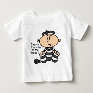9 Monate auf dem inneren Baby-Gefangenen Baby T-shirt