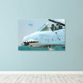 A-10C THUNDERBOLT II 24x36 Leinwanddruck (Insitu (Holzboden))