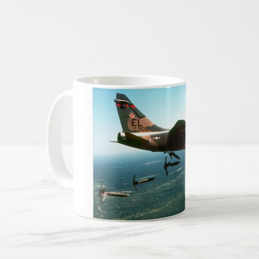 A-7D CORSAIR II KAFFEETASSE (Vorderseite Links)
