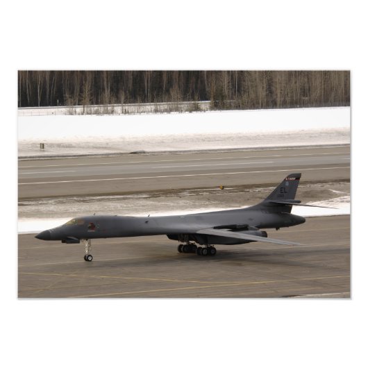 A B-1B Lancer führt eine Touch aus und geht los Fotodruck (Vorne)