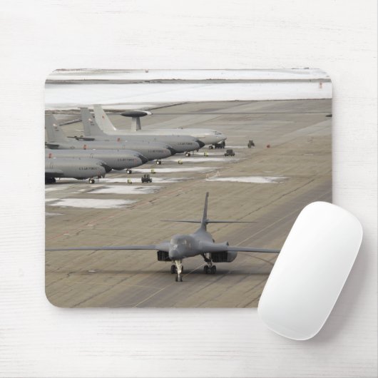 A B-1B Lancer kommt in der Einsatzbasis der Eielso Mousepad (Mit Mouse)