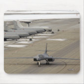 A B-1B Lancer kommt in der Einsatzbasis der Eielso Mousepad (Vorne)