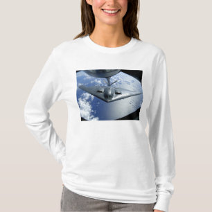 A B-2 Spirit bewegt sich zum Betanken in Position T-Shirt