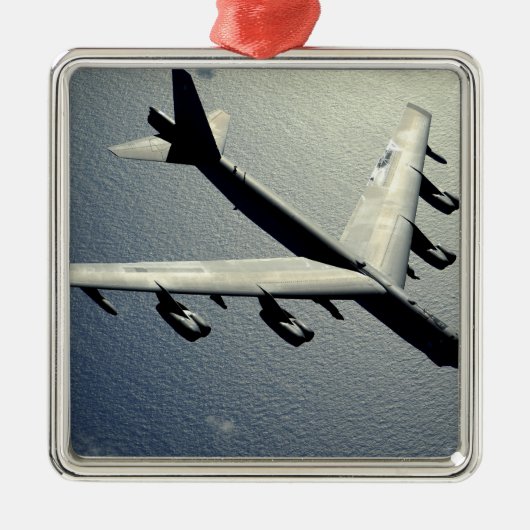 A B-52 Stratofestung im Flug Silbernes Ornament (Vorne)