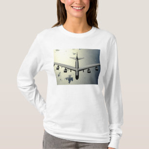 A B-52 Stratofestung in Flug 2 T-Shirt