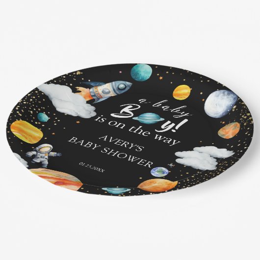 A Baby Boy Is On The Way Space Baby Shower Pappteller (Schrägansicht)