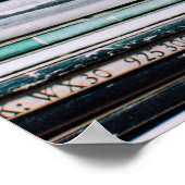 A background consisting of a stack of records in t poster (Ecke)