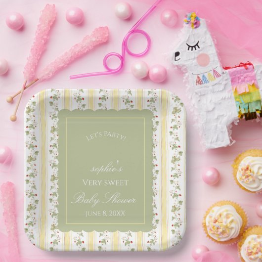 A berry sweet baby is on the way square pappteller (Party)