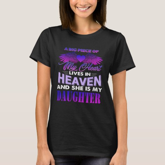A Big Piece Of My Heart Lives In Heaven And She Is T-Shirt (Vorderseite)