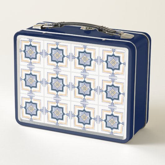 A blue and white metal lunchbox with a geometric  (Rückseite)