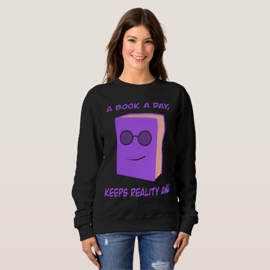 A Book a Day Keeps Reality Away – Cozy Book Lover Sweatshirt (Vorne ganz)