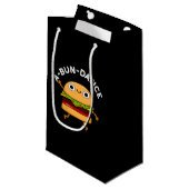 A-bun-dance Funny Dancing Burger Pun Dark BG Kleine Geschenktüte (Vorderseite Schrägansicht)