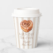 A Bun in the Oven Cinnamon Roll Theme Baby Shower Pappbecher (Rückseite)