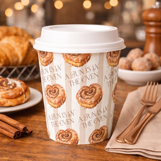 A Bun in the Oven Cinnamon Roll Theme Baby Shower Pappbecher