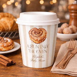 A Bun in the Oven Cinnamon Roll Theme Baby Shower Pappbecher