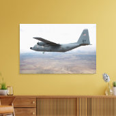 A C-130 Herkules steigt durch den Himmel Leinwanddruck (Insitu (Wohnzimmer))