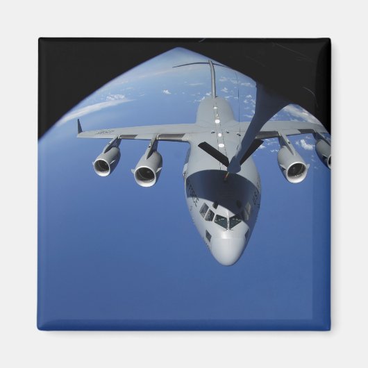 A C-17 Globemaster III erhält Kraftstoff 2 Magnet (Vorne)