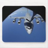 A C-17 Globemaster III erhält Kraftstoff 2 Mousepad (Vorne)