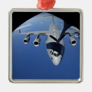 A C-17 Globemaster III erhält Kraftstoff 2 Ornament Aus Metall