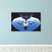 A C-17 Globemaster III erhält Kraftstoff Leinwanddruck (Insitu (Holzboden))