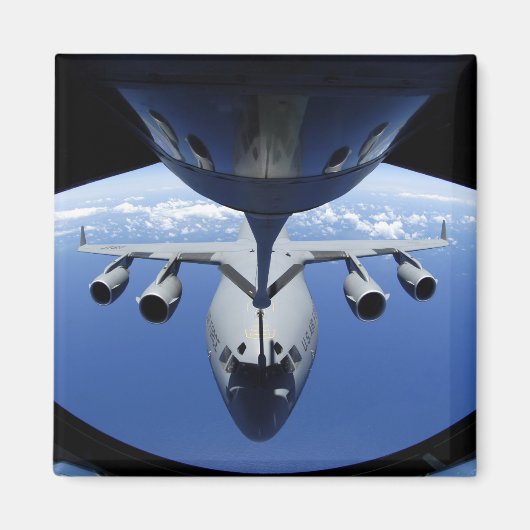 A C-17 Globemaster III erhält Kraftstoff Magnet (Vorne)