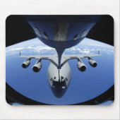 A C-17 Globemaster III erhält Kraftstoff Mousepad (Vorne)
