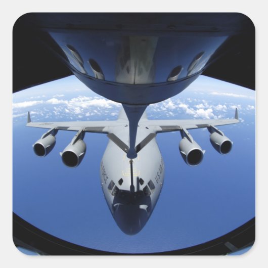 A C-17 Globemaster III erhält Kraftstoff Quadratischer Aufkleber (Vorderseite)