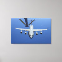 A C-17 Globemaster III nähert sich dem Boom