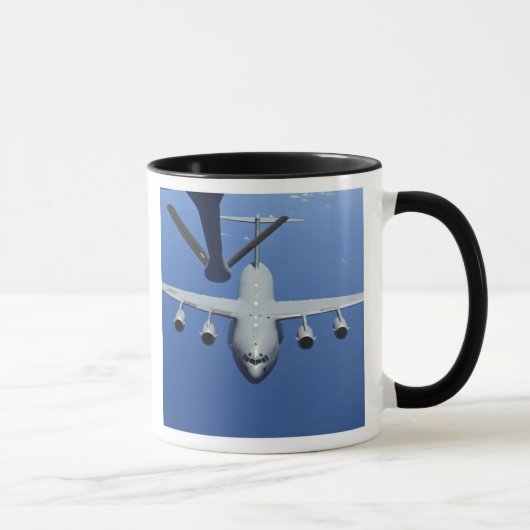 A C-17 Globemaster III nähert sich dem Boom Tasse (Rechts)
