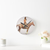 A Cheyenne Brave, 1901 (colour litho) Runde Wanduhr (Zuhause)