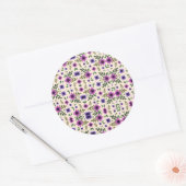 A circular floral pattern features purple and pink runder aufkleber (Umschlag)