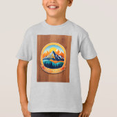 A circular t-shirt logo of serene mountain (Vorderseite)