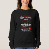 A Couple Who Drinks Merlot Together Stays Together Sweatshirt (Vorderseite)