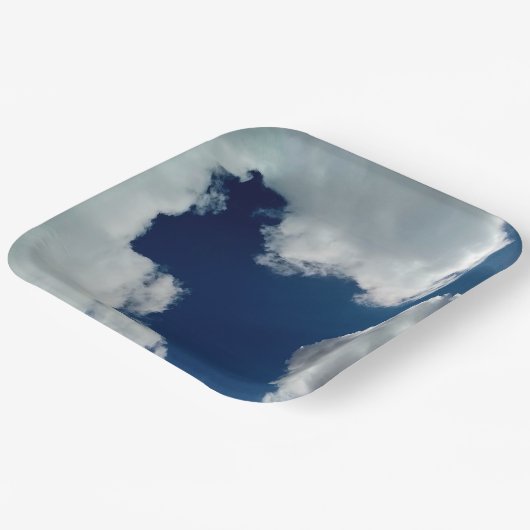 A curve in the clouds pappteller (Gewinkelt)