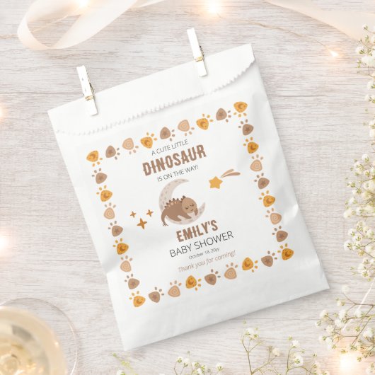 A Cute Little Dinosaur Is On The Way Baby Shower Geschenktütchen (Ausgeschnitten)