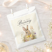 A cute little Floral Bunny Yellow Bow Baby Shower Geschenktütchen (Ausgeschnitten)