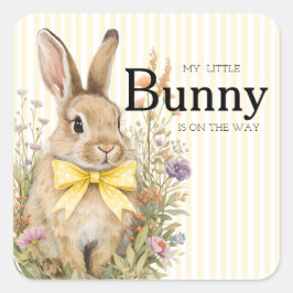 A cute little Floral Bunny Yellow Bow Baby Shower  Quadratischer Aufkleber