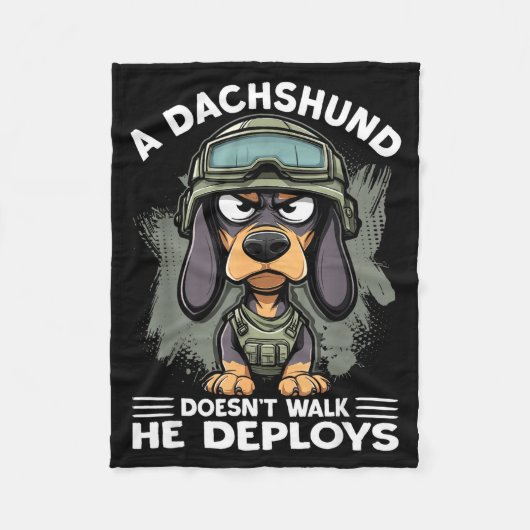 A Dachshund Doesn’t Walk He Deploys _ Wiener Dog Fleecedecke (Vorderseite)