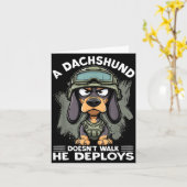 A Dachshund Doesn’t Walk He Deploys _ Wiener Dog Karte (Gelbe Blume)