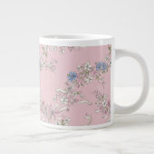 a delicate bouquet of wildflowers on a pink backgr Jumbo-Tasse (Rechts)