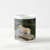 A Dog At A Pond Kaffeetasse (Mittel)