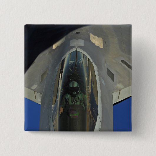 A F-22 Raptor erhält Treibstoff von einem KC-135 Button (Vorderseite)