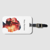 A fantasy journey on a sailboat at sunset gepäckanhänger (Vorderseite (Horizontal))