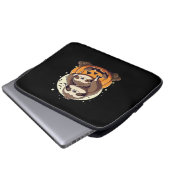 A funny sloth celebrating Halloween Essential T-Sh Laptopschutzhülle (Vorne Knopf)