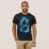 a ghost ship, a pirate ship, a foggy ship, the Fly T-Shirt (Vorne ganz)