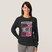 A Girl Who Loves Swim Bike Run Triathlete Bike Tri T-Shirt (Vorne ganz)
