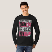 A Girl Who Loves Swim Bike Run Triathlete Bike Tri T-Shirt (Vorne ganz)
