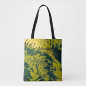 A green fern plants background with shadows. abstr tasche (Vorderseite)